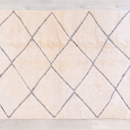 Tapis salon fibule berbère sable et noir décoration intérieur cosy