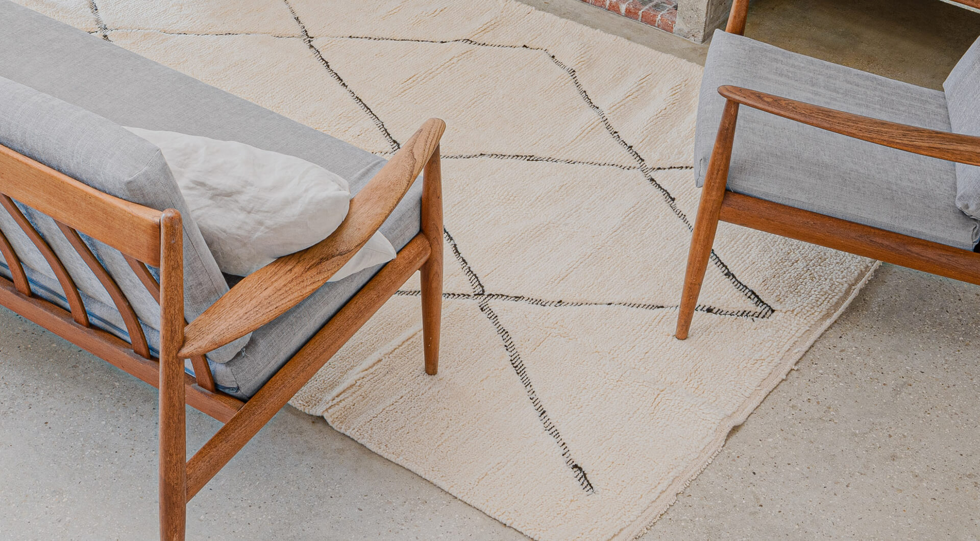 Idée décoration tapis en laine artisanal Marmoucha blanc et noir
