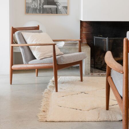 Tapis salon sur-mesure avec motifs blancs et noirs Marmoucha