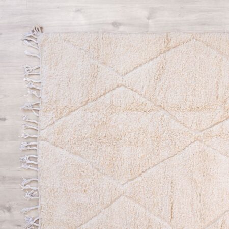 Tapis salon sur-mesure fibule berbère sable
