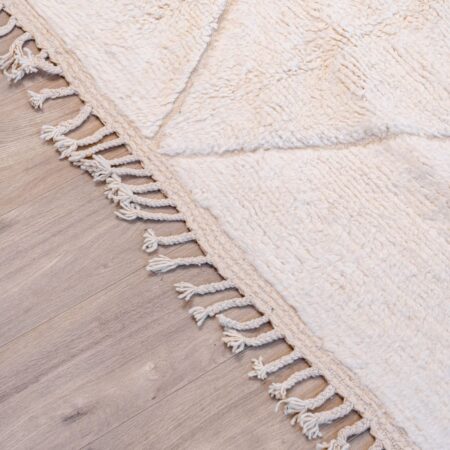 Tapis salon sur-mesure fibule berbère blanc