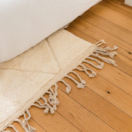 Tapis berbère tissé à la main poils longs blanc