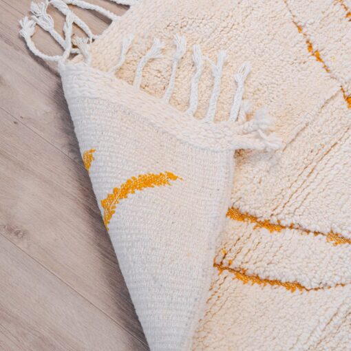 Tapis fibule berbère caramel poils longs naturels