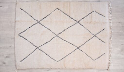 Tapis berbère tissé à la main avec motifs blancs et noirs Marmoucha