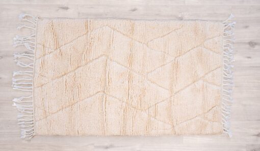Tapis salon fibule berbère sable dans salon design