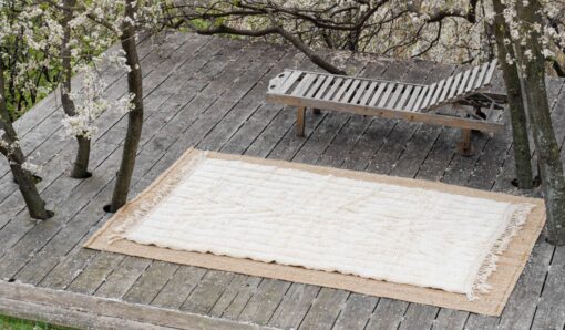 Tapis en laine poils longs naturels pour décoration extérieure